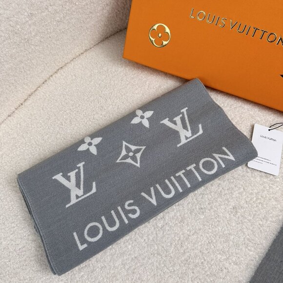 ✅✅Louis Vuitton scarf - Picture 7 of 8